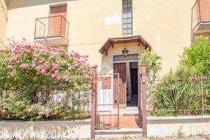 CASA SEMINDIPENDENTE A CASTEL SANT'ANGELO