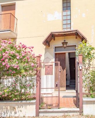 CASA SEMINDIPENDENTE A CASTEL SANT'ANGELO