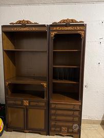 Armadio e vetrinetta in legno stile classic