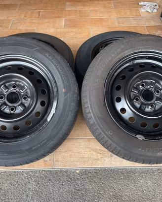 175 65 14 4 cerchi e gomme