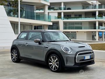 Mini SE 100% elettrica da vetrina