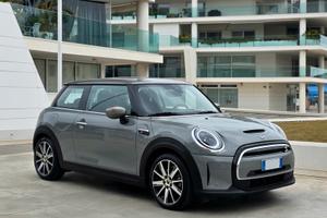 Mini SE 100% elettrica da vetrina