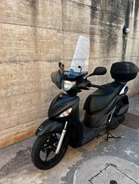 Suzuki Sixteen 150 scooter 4 tempi
