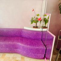 Divano con specchi
