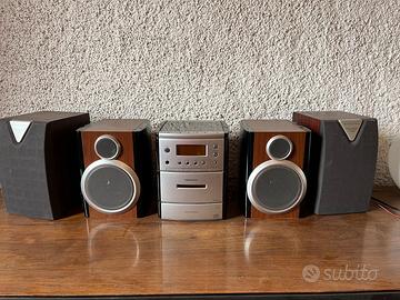 Lettore CD stereo con 4 casse