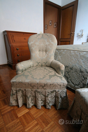 Mobile dei segreti poltroncine vestite