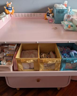 
Fasciatoio IKEA con accessori