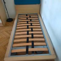 Letto con ruote ragazzo e comodino