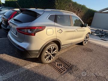 Nissan Qashqai 1.3 DIG INCIDENTATA tekna