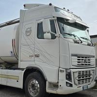 VOLVO FH16 32R TRASPORTO LIQUIDI ALIMENTARI 26.000