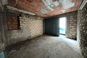 Garage Box 30m2 per 2 anno