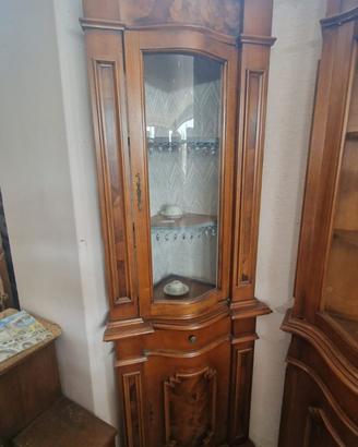 Angoliera vetrina artigianale in stile classico