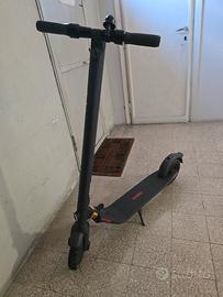 Ninebot E22E monopattino elettrico