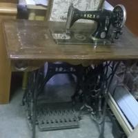 Macchina da cucire con coperchio