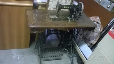 Macchina da cucire con coperchio