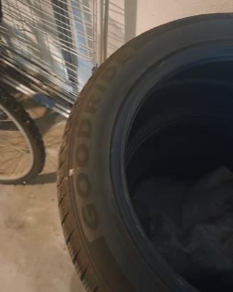 4 Gomme invernali  goodride 215/55/R17 98V XL