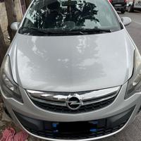 Opel corsa 1.2 GPL Tech - Interni perfetti