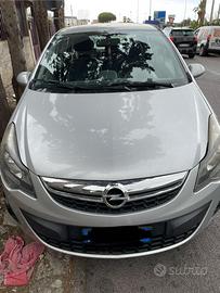 Opel corsa 1.2 GPL Tech - Interni perfetti