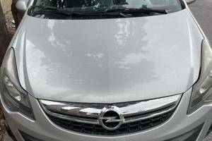 Opel corsa 1.2 GPL Tech - Interni perfetti