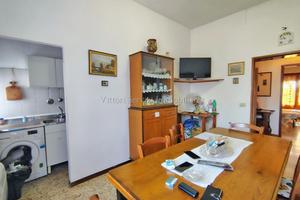 Montefollonico (SI), appartamento con resede priva