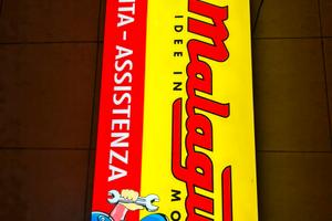 Insegna luminosa officina Malaguti