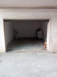 Ampio garage Viale Bonomi vicinanze stazione