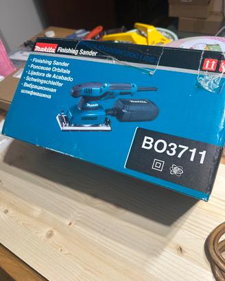 Levigatrice Makita BO3711 come nuova