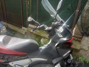 Aprilia sr max 300 