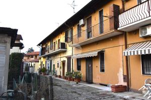 2 LOCALI A VIMERCATE