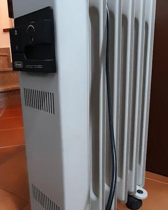 Stufa radiatore elettrico ad olio De Longhi