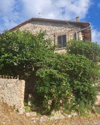 Casa indipendente di 102 m² con 5 locali e box aut