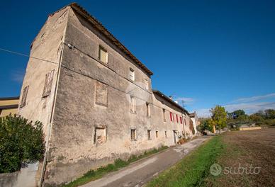 CASA DI CORTE A MONZAMBANO