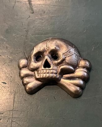 Teschio SS Totenkopf da Cappello tedesco ww2
