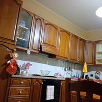 Cucina In Legno, Con Tavolo E Sedie