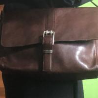 Valigietta Cerruti a tracolla