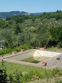 Rustico / Casale di 200 m² con più di 5 locali a F
