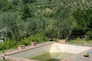 Rustico / Casale di 200 m² con più di 5 locali a F