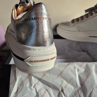 Scarpe nuove di Alexander Smith