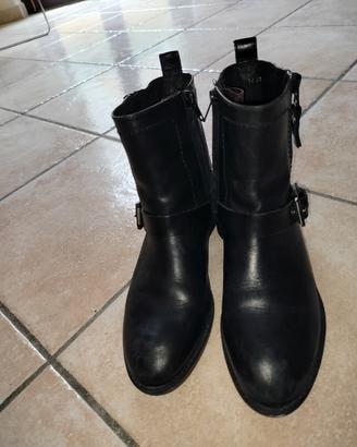 stivaletti Geox neri in pelle vera