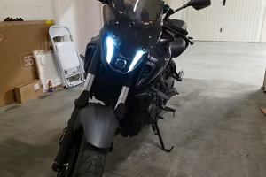 Yamaha MT-07 (2023) con cupolino Barracuda
