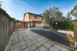 VILLINO CON GIARDINO PRIVATO IN CONTESTO RESIDENZI