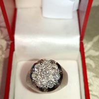 Anello toppa di brillanti in oro bianco satinato