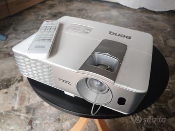 Proiettore Benq w1070 con supporto a soffitto 