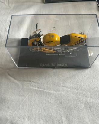 Modellino moto Suzuki tl 1000 r con teca