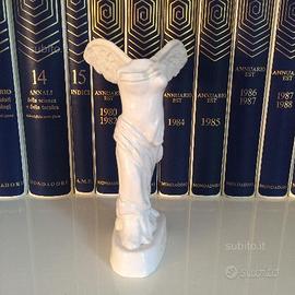 Statuetta in ceramica della " Vittoria Alata "