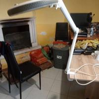 LAMPADA ESTENSIBILE CON LENTE DI INGRANDIMENTO