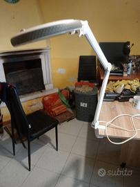 LAMPADA ESTENSIBILE CON LENTE DI INGRANDIMENTO