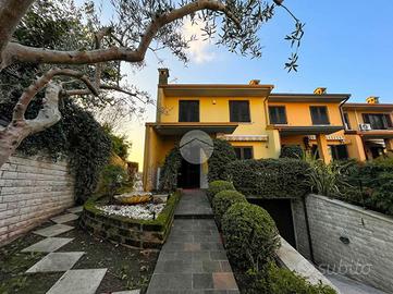 VILLA A SCHIERA A LONATO DEL GARDA