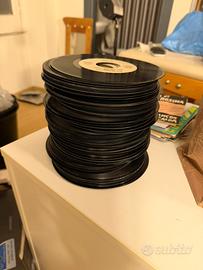 Lotto di oltre 100 dischi 45 giri anni 70/80/90