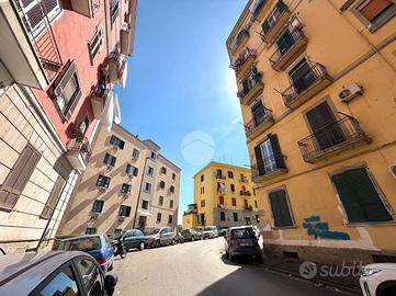 2 LOCALI A NAPOLI